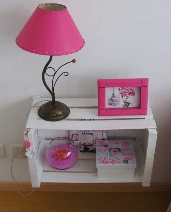 LOW COST TIPS Decorate and furnish with wooden fruit boxes (3)
