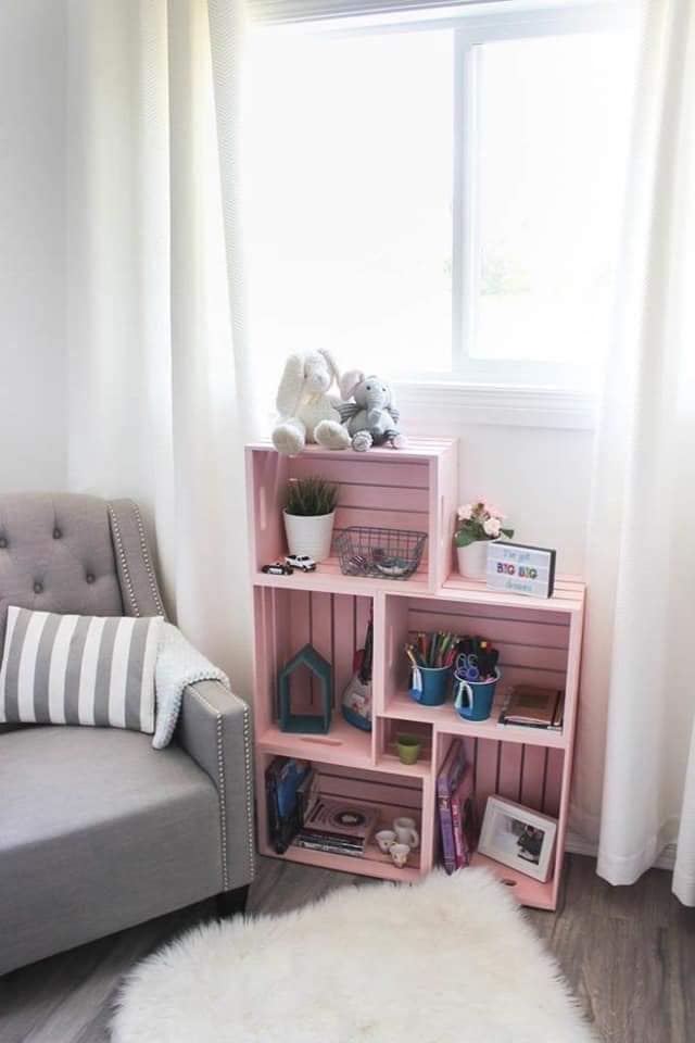 LOW COST TIPS Decorate and furnish with wooden fruit boxes (7)