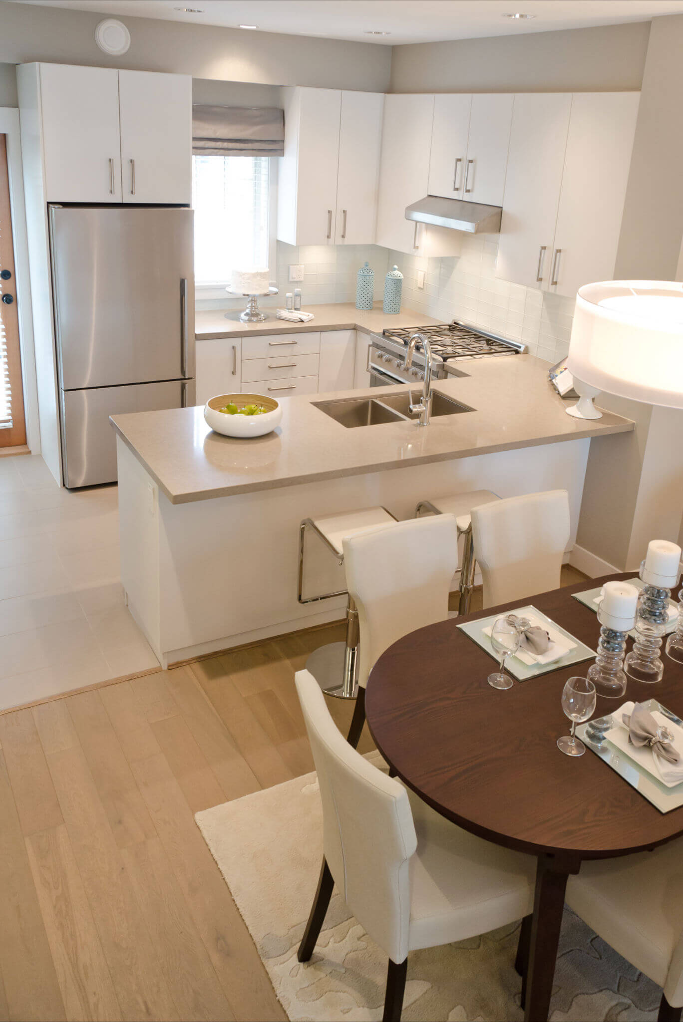 07-small-kitchen-decor-design-ideas-homebnc