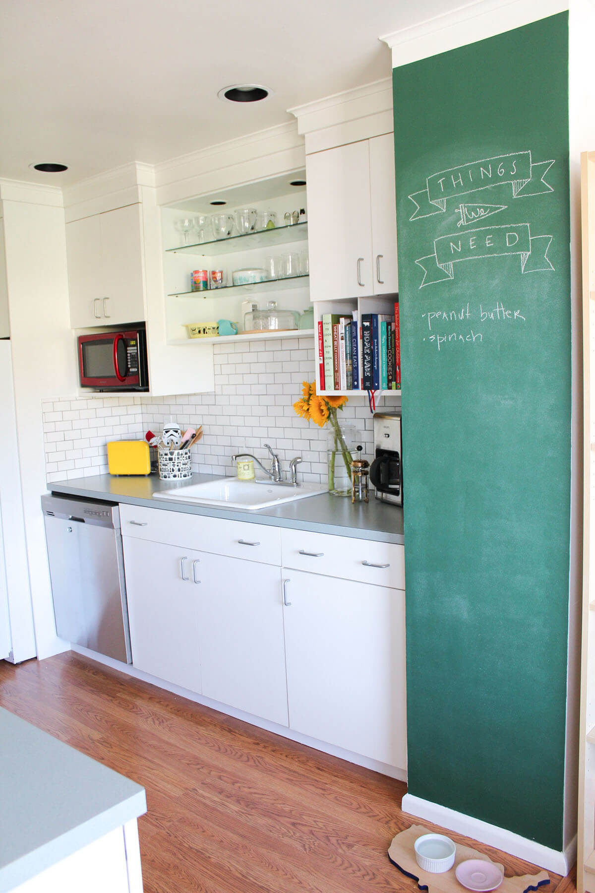 08-small-kitchen-decor-design-ideas-homebnc