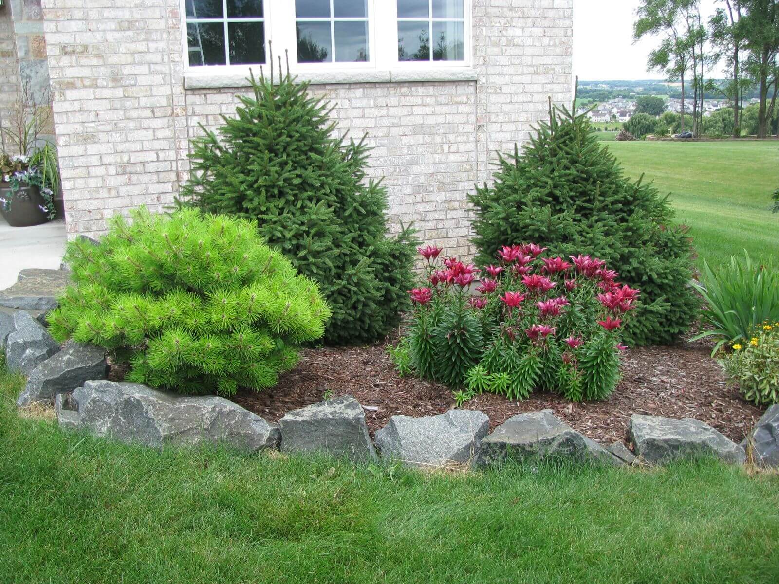 09-lawn-edging-ideas-homebnc