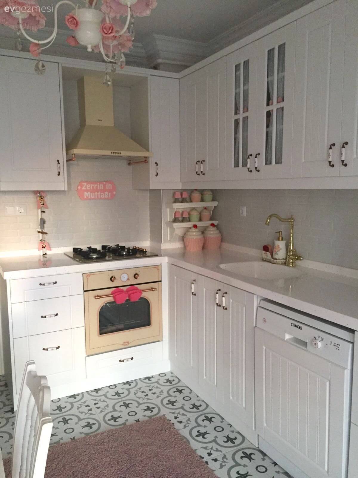 20-small-kitchen-decor-design-ideas-homebnc