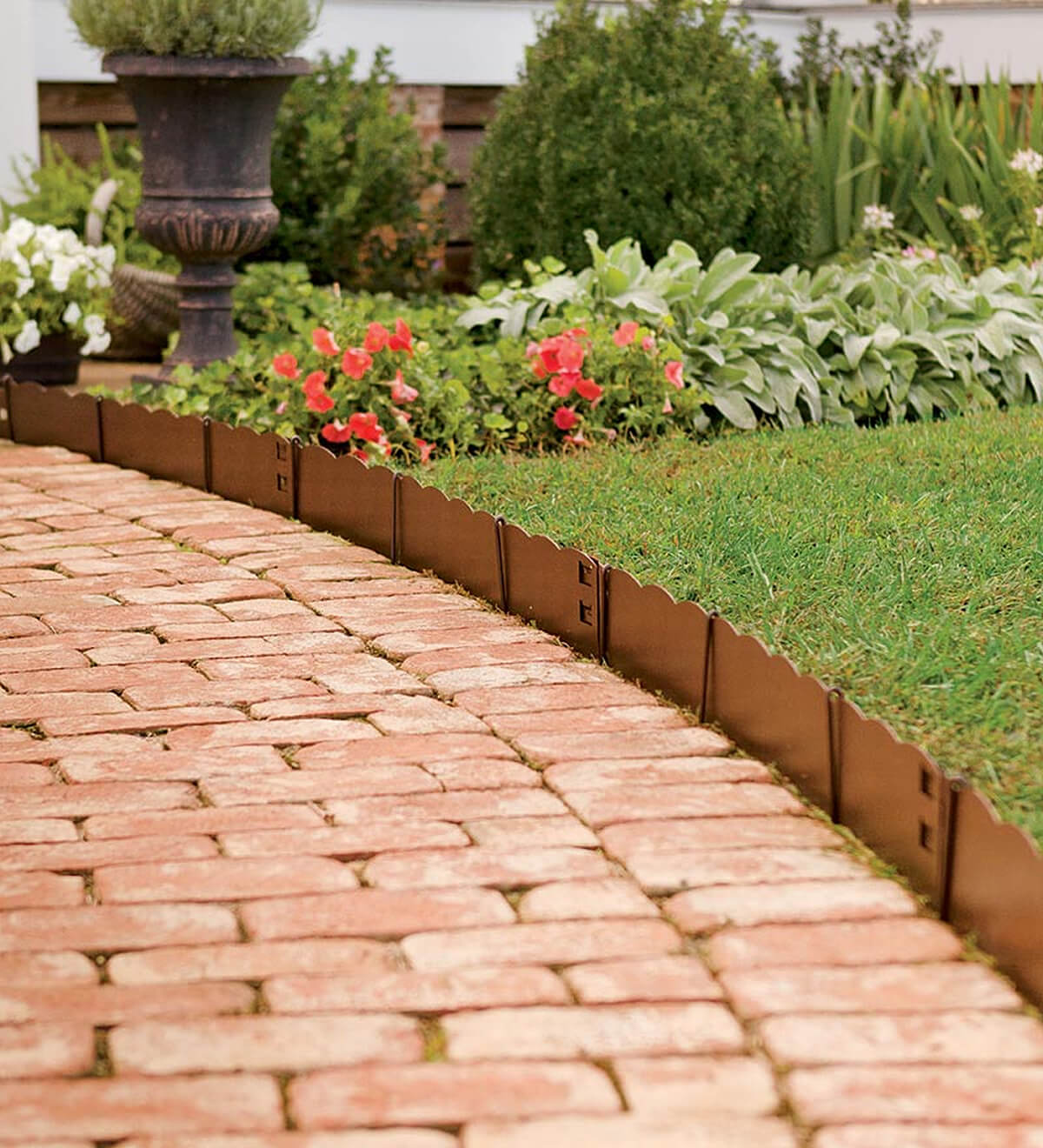 26-lawn-edging-ideas-homebnc