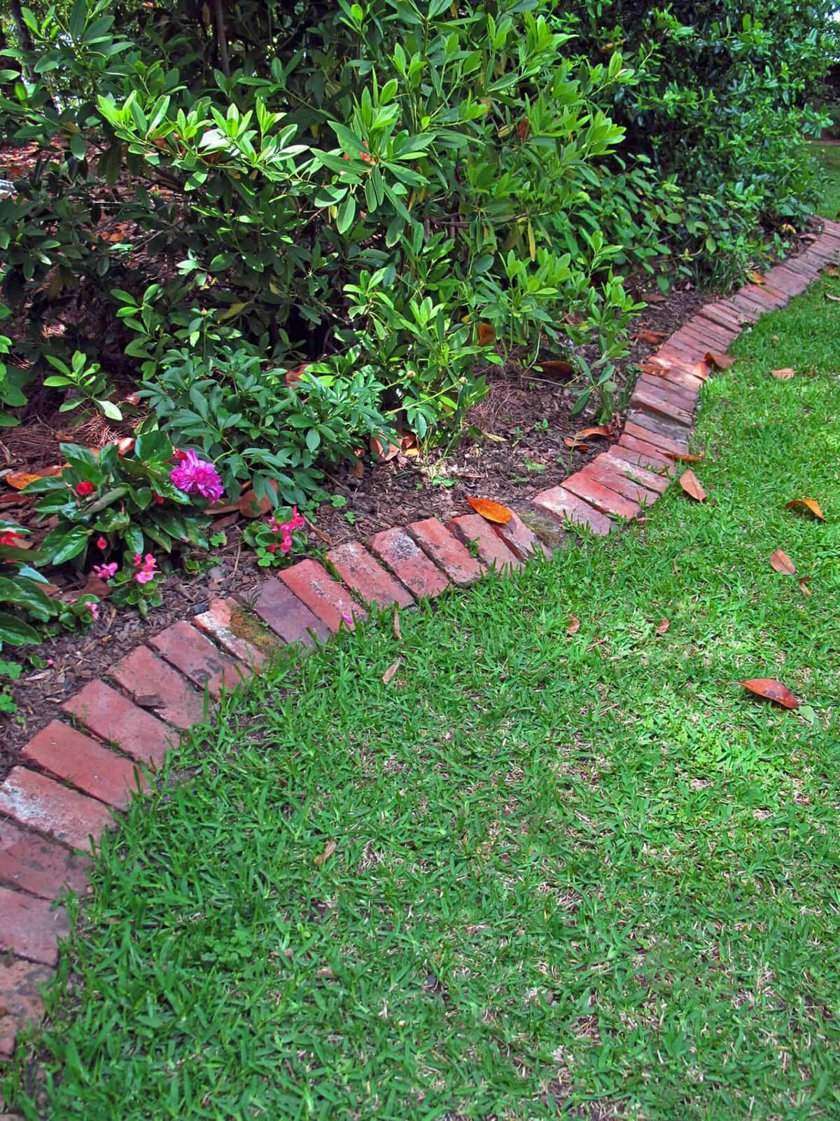 29-lawn-edging-ideas-homebnc