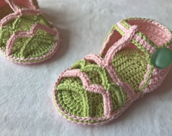 Crochet-Baby-Sandals-Photos