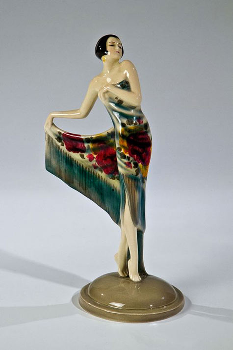 Tänzerin--Josef-Lorenzl-vase Tänzerin ''Spanischer Shawl'' Josef Lorenzl (Entwurf), Goldscheider, Wien, um 1928-29 Auf flach gewölbtem Rundsockel stehende Tänzerin (Dolores del Rio