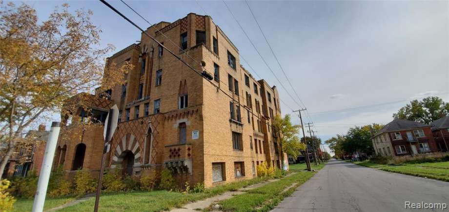 13-2749elmhurstst