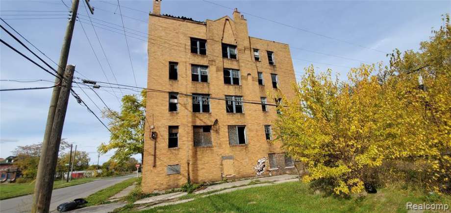 15-2749elmhurstst