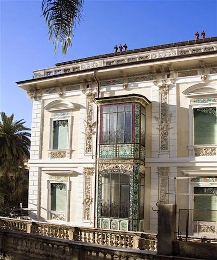 01_villa_angerer_13_i_bovindi_in_facciata.jpg