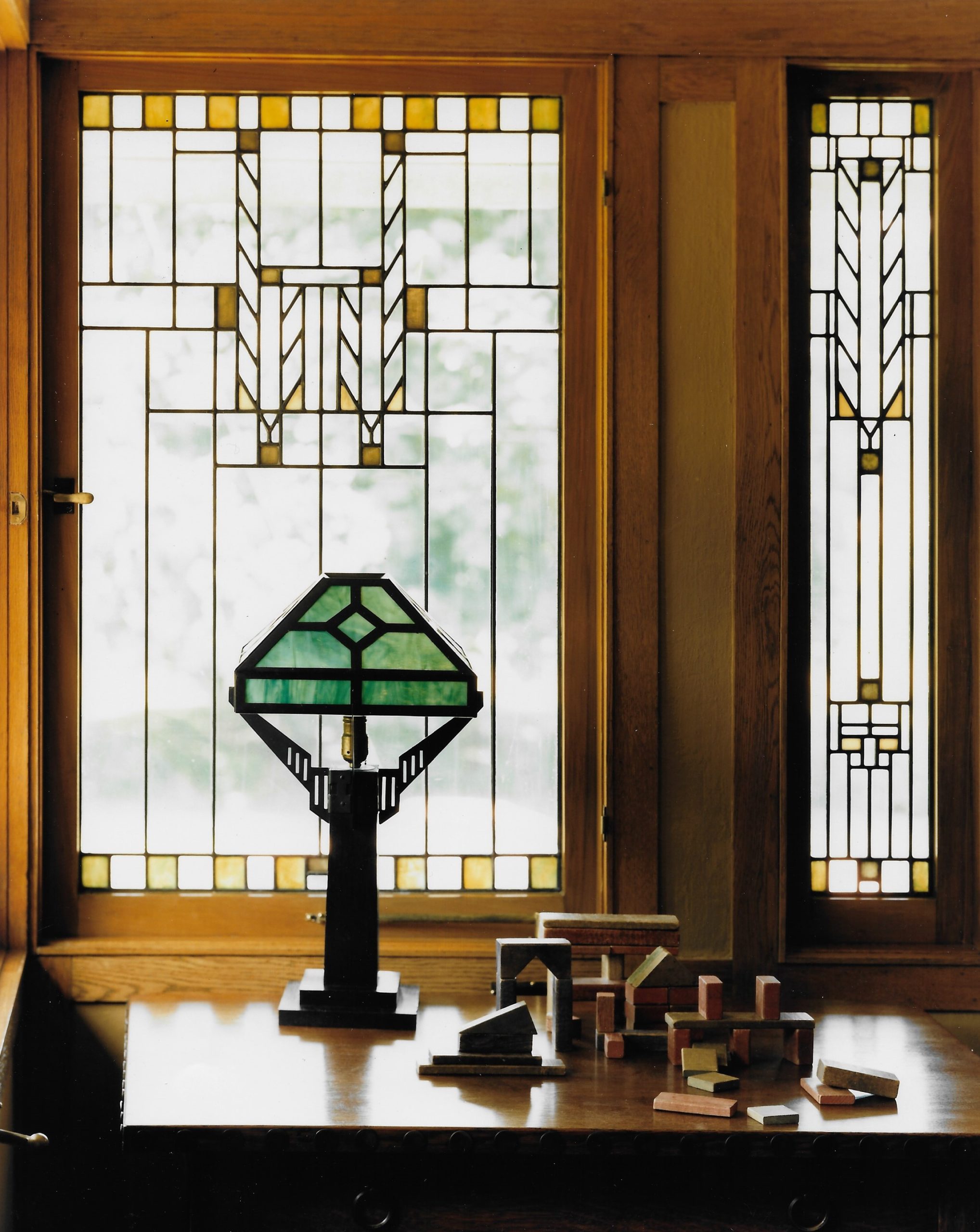 E-87-RICHARD-LAMP-WINDOW-scaled