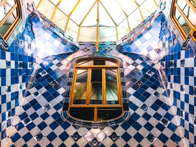 Casa-Batlló-Gaudí-Barcelona-Interior-Central-Patio-Window