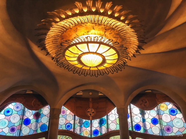 Casa-Batlló-Gaudí-Barcelona-Interior-Whirlpool-Ceiling