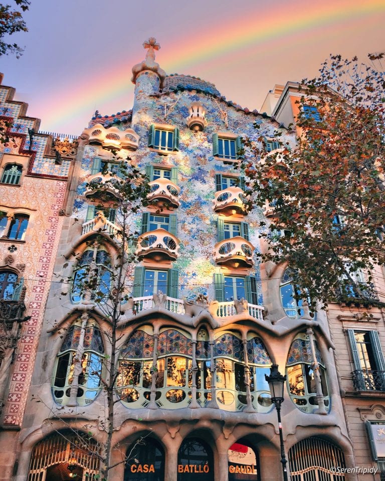 Casa-Batlló-Gaudí-Barcelona-Rainbow-768×960