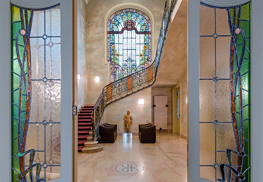 resoart_villa_hall.jpg