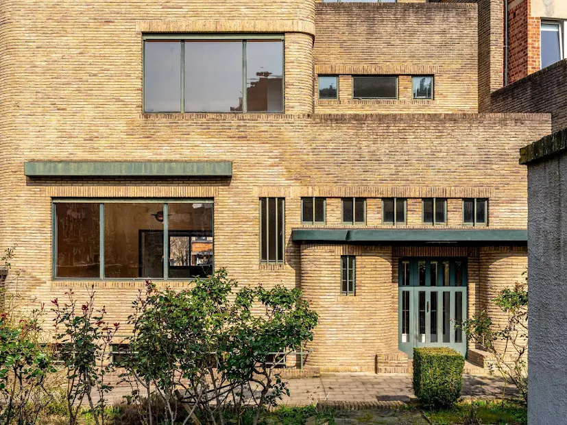 House – photo 1
