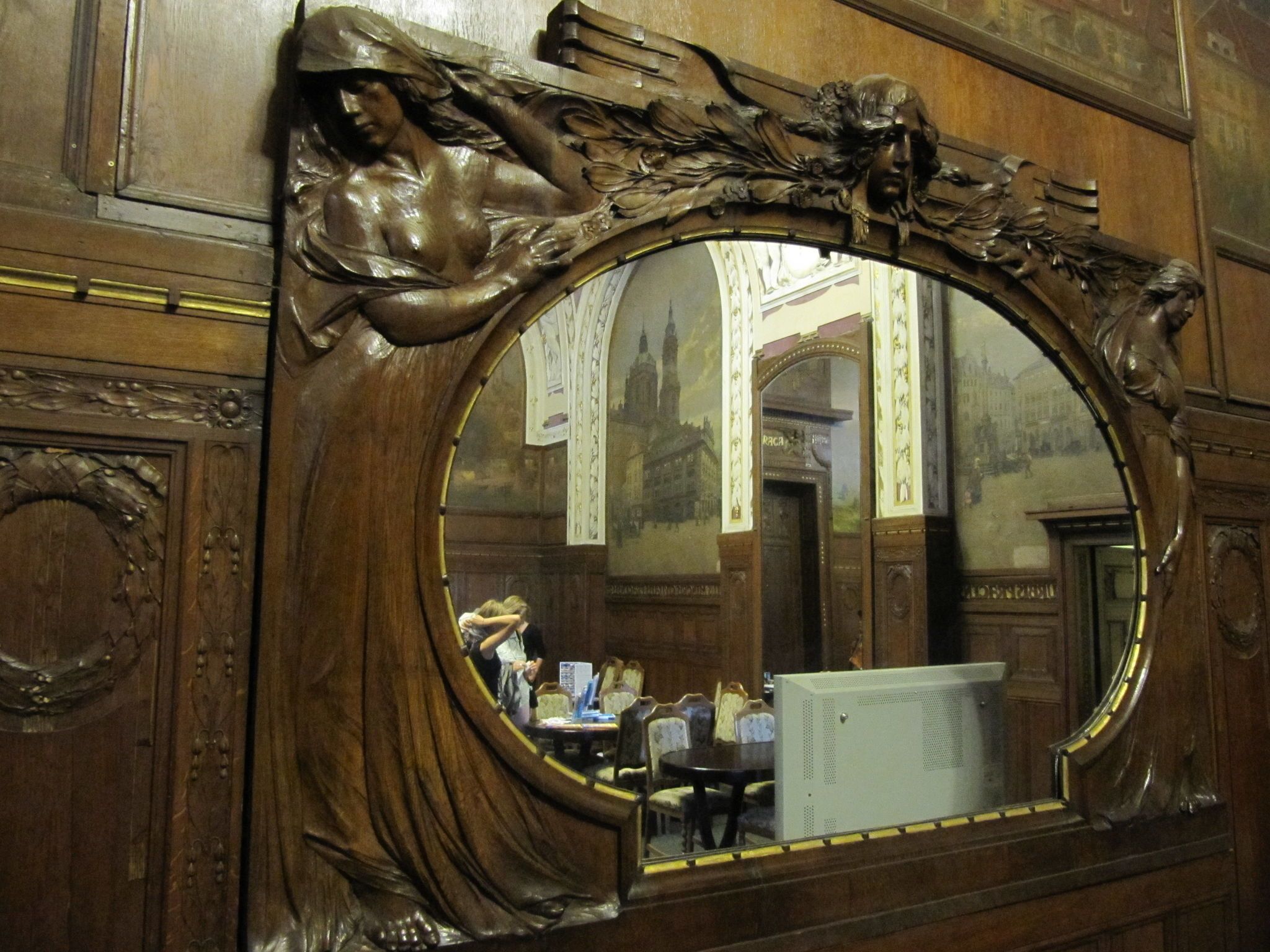 Praha_hlavní_nádraží,_salonek,_zrcadlo