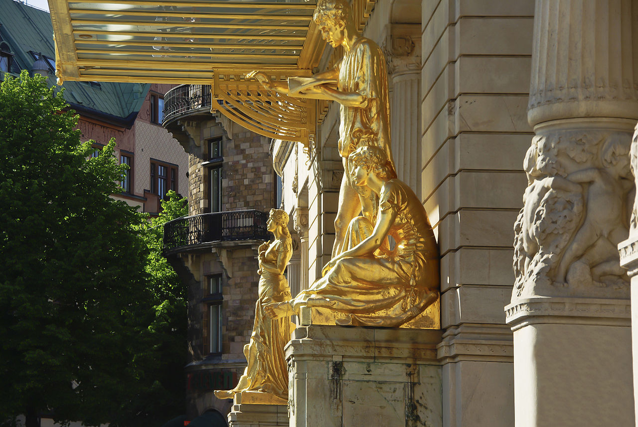 1280px-Entré_till_Dramaten