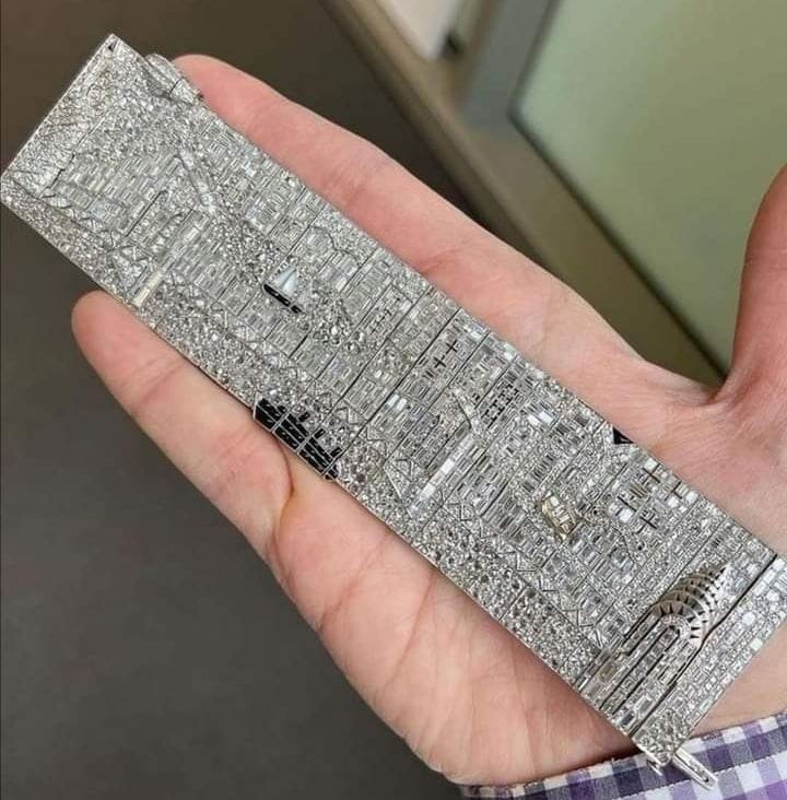 2300