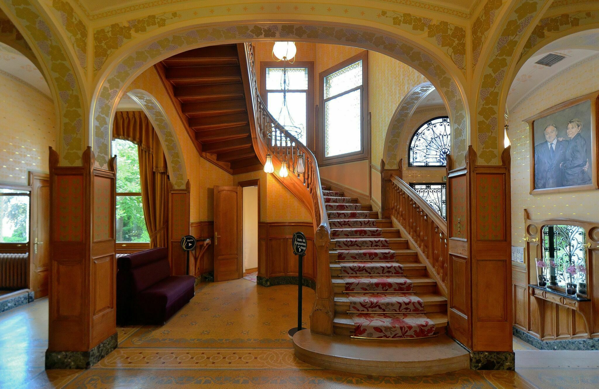 Reims (Marne) – Villa Demoiselle – Hall d’entrée – Escalier