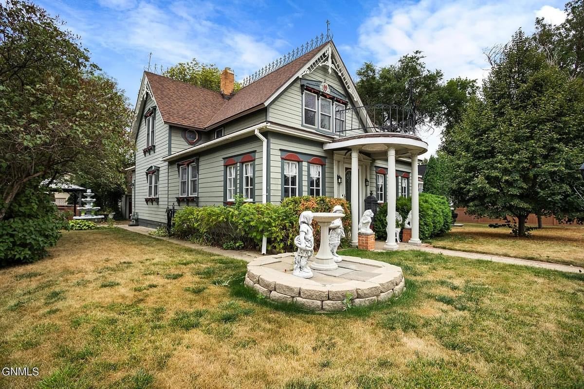 1728818142_708_1910-Historic-House-In-Williston-North-Dakota-8212-Captivating-Houses.jpeg