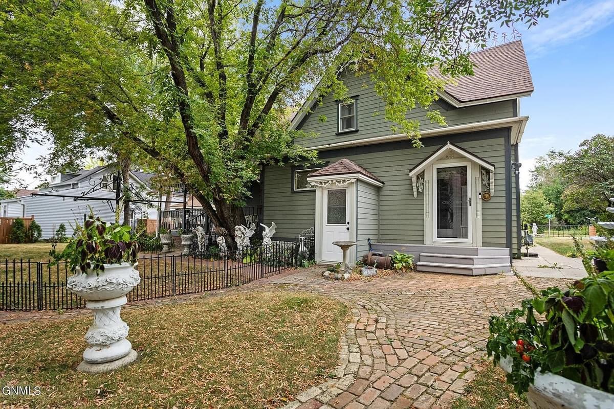 1728818145_999_1910-Historic-House-In-Williston-North-Dakota-8212-Captivating-Houses.jpeg