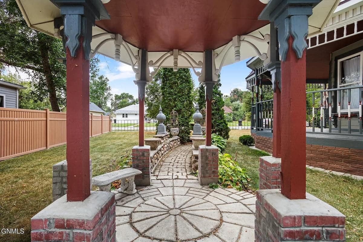 1728818147_226_1910-Historic-House-In-Williston-North-Dakota-8212-Captivating-Houses.jpeg