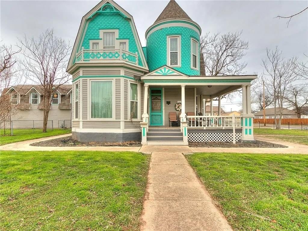 1728818725_165_1920-Historic-House-For-Sale-In-El-Reno-Oklahoma-8212.jpeg