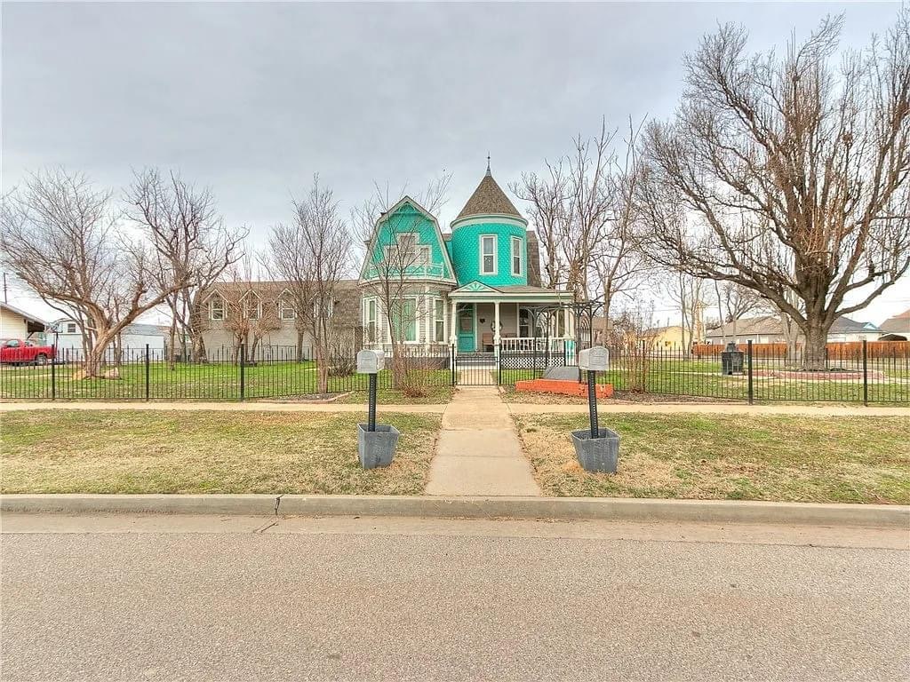 1728818746_172_1920-Historic-House-For-Sale-In-El-Reno-Oklahoma-8212.jpeg