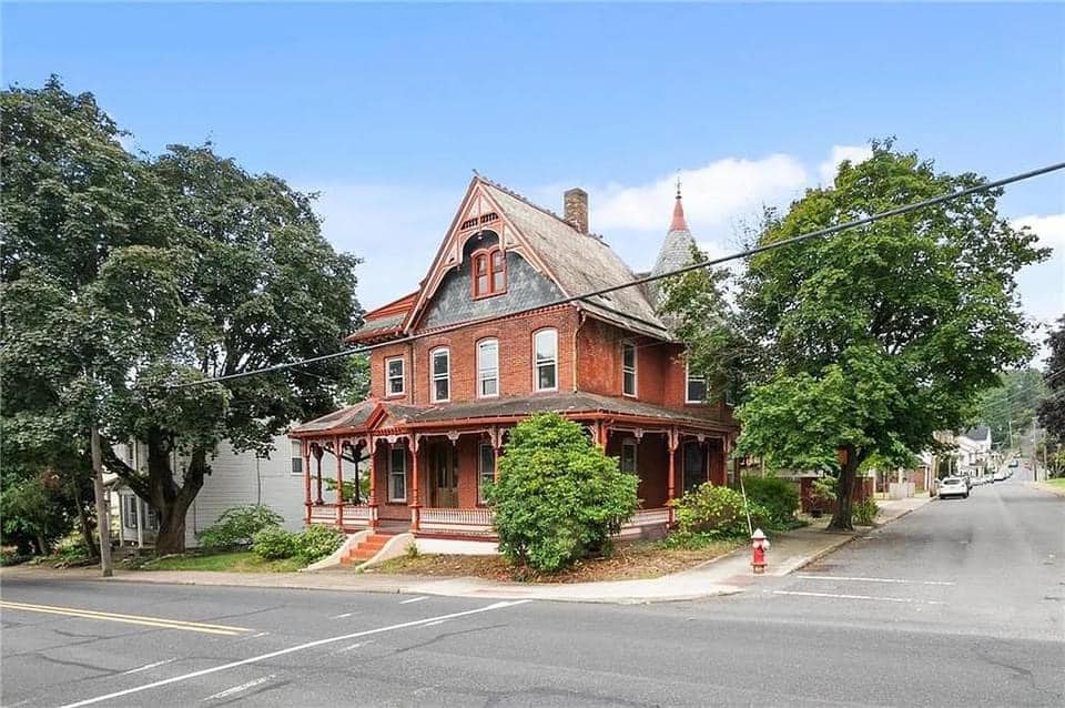 1728819271_621_1880-Victorian-In-Bangor-Pennsylvania-8212-Captivating-Houses.jpeg