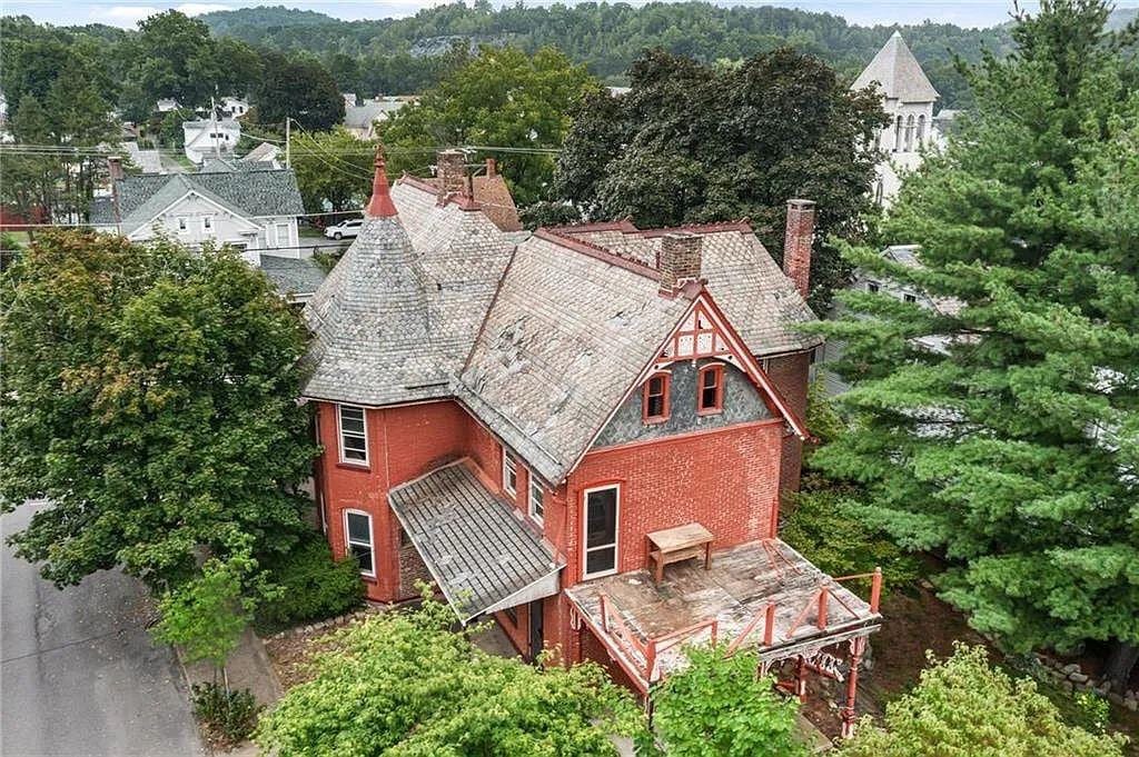 1728819292_88_1880-Victorian-In-Bangor-Pennsylvania-8212-Captivating-Houses.jpeg