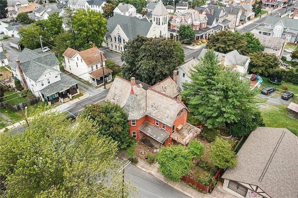 1728819298_559_1880-Victorian-In-Bangor-Pennsylvania-8212-Captivating-Houses.jpeg