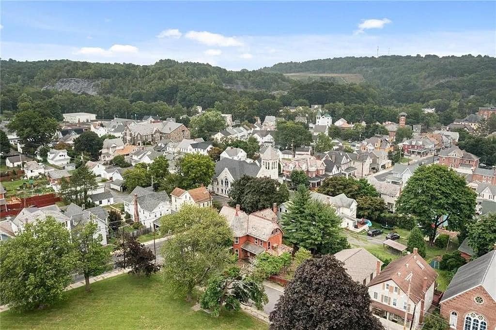 1728819299_147_1880-Victorian-In-Bangor-Pennsylvania-8212-Captivating-Houses.jpeg