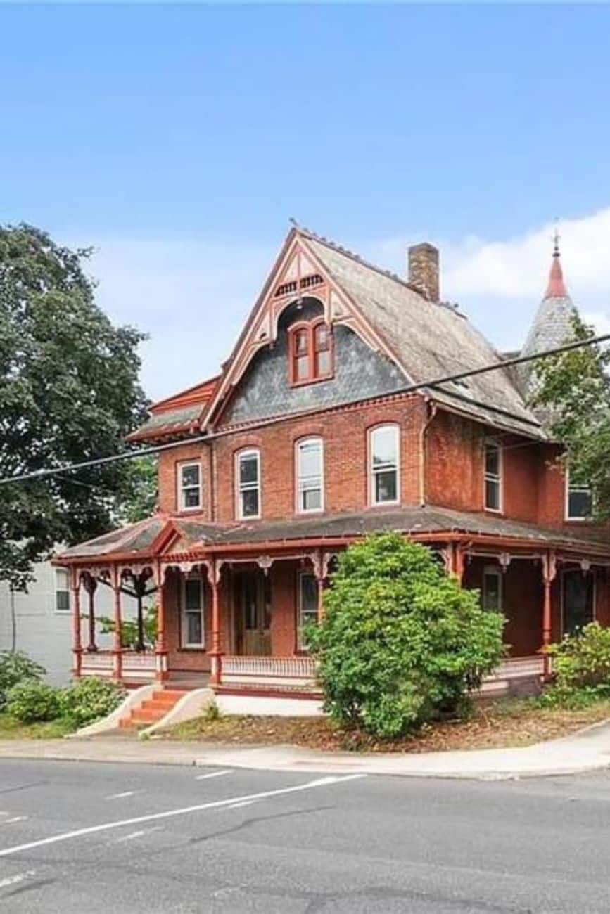 1728819299_234_1880-Victorian-In-Bangor-Pennsylvania-8212-Captivating-Houses.jpg