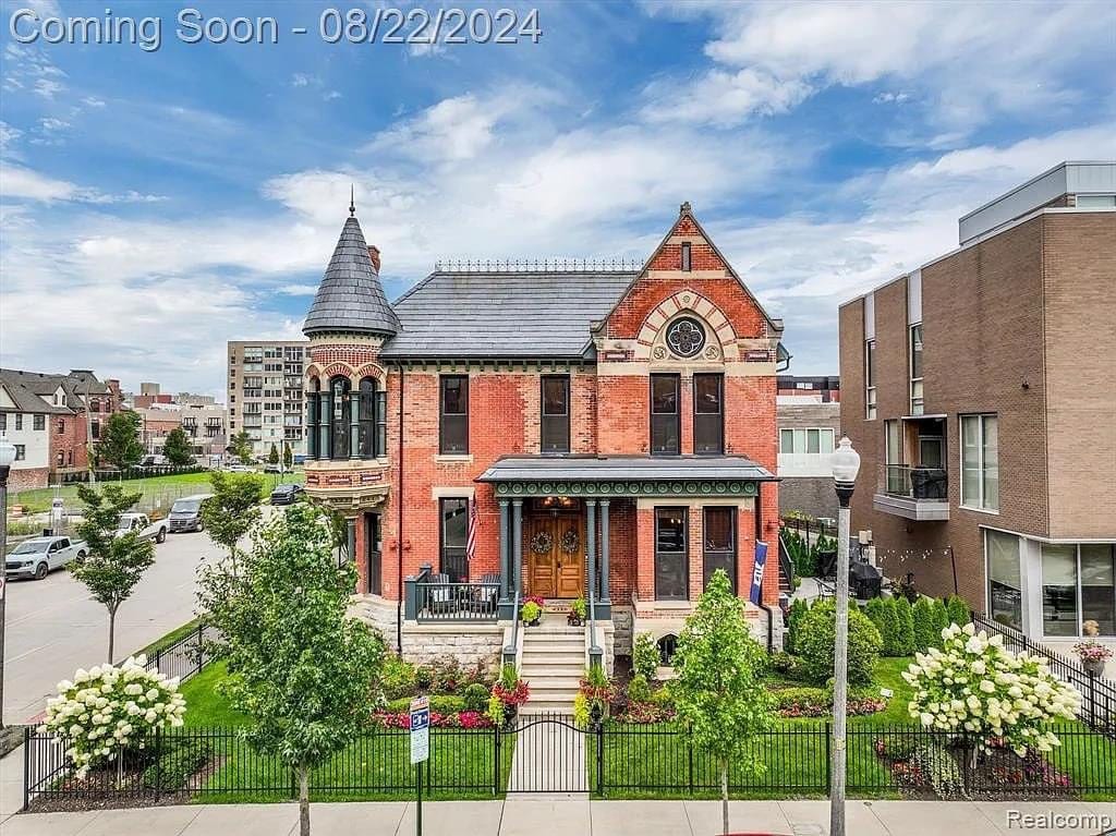 1728819780_244_1878-Victorian-For-Sale-In-Detroit-Michigan-8212-Captivating-Houses.jpeg