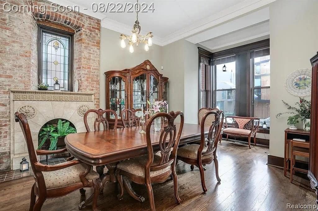 1728819787_102_1878-Victorian-For-Sale-In-Detroit-Michigan-8212-Captivating-Houses.jpeg