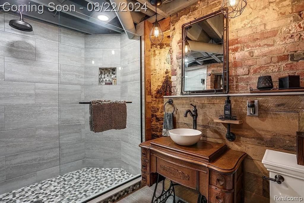 1728819817_306_1878-Victorian-For-Sale-In-Detroit-Michigan-8212-Captivating-Houses.jpeg