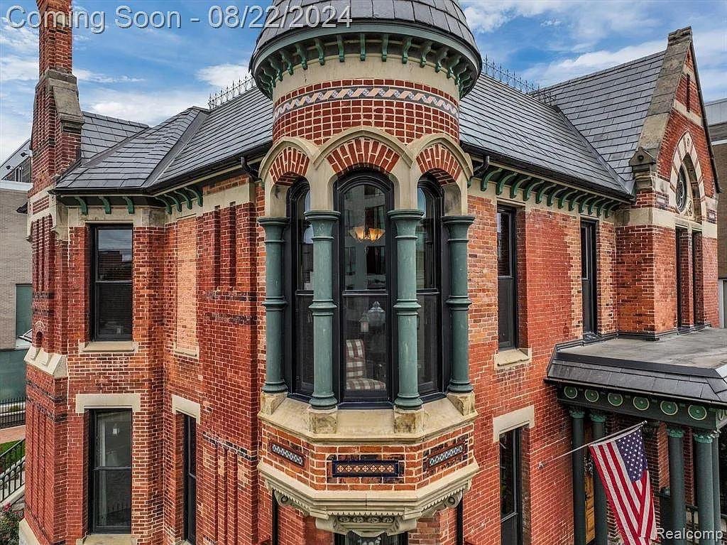 1728819822_374_1878-Victorian-For-Sale-In-Detroit-Michigan-8212-Captivating-Houses.jpeg