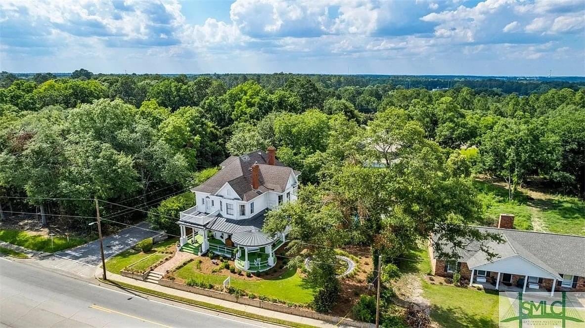 1728824280_988_1910-Historic-House-For-Sale-In-Lyons-Georgia-8212-Captivating.jpeg