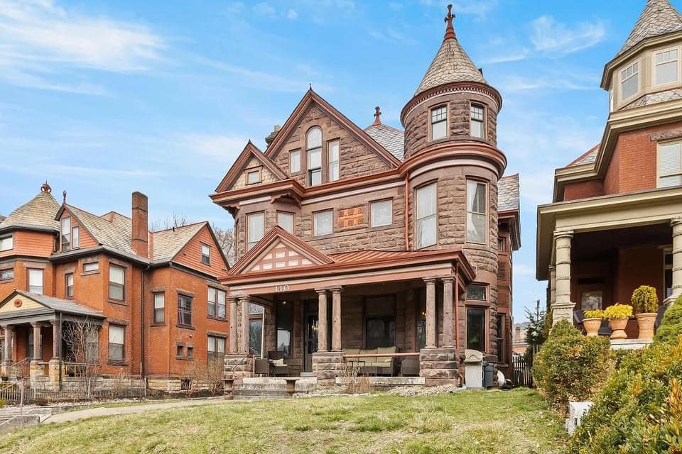 1728824783_330_1890-Victorian-For-Sale-In-Columbus-Ohio-8212-Captivating-Houses.jpeg