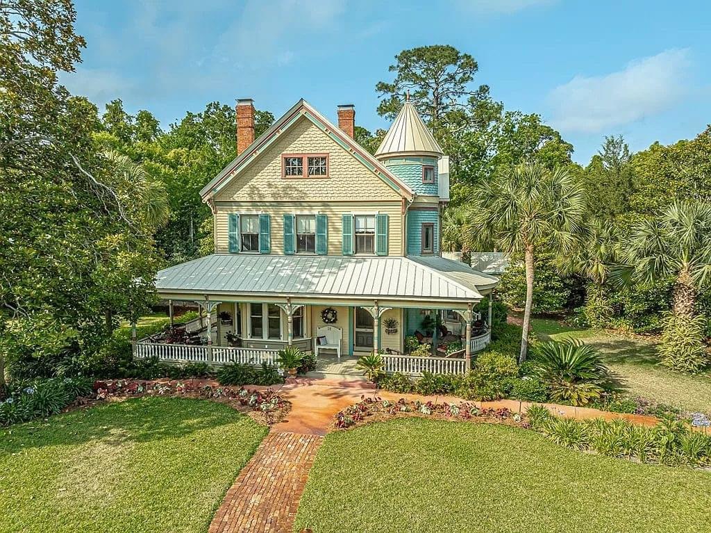 1728825860_334_1895-Victorian-For-Sale-In-Apalachicola-Florida-8212-Captivating-Houses.jpeg