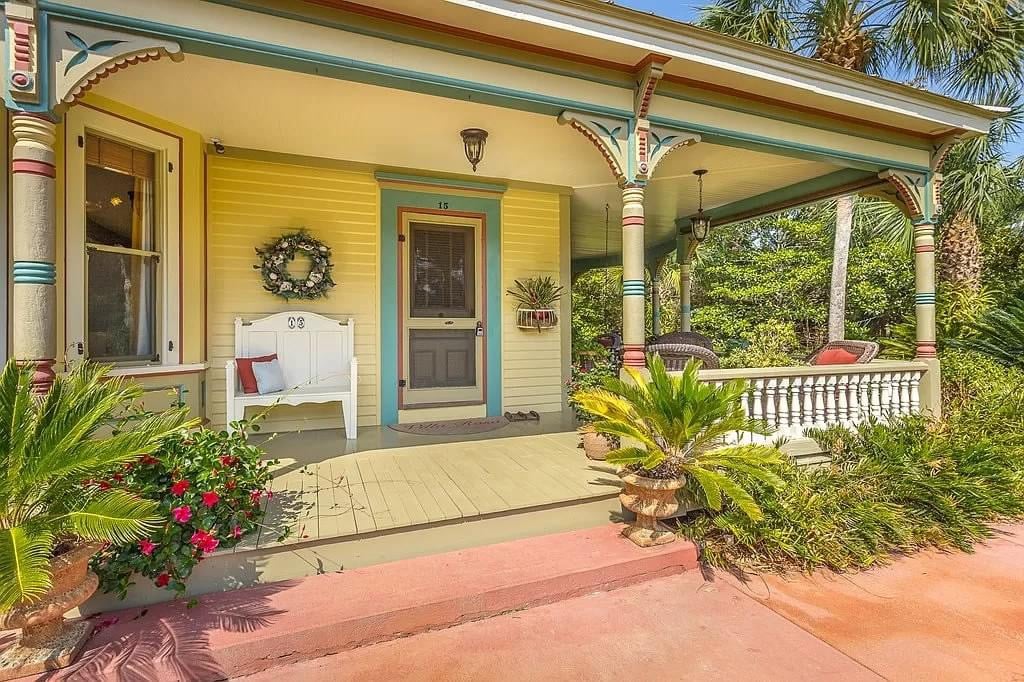 1728825889_484_1895-Victorian-For-Sale-In-Apalachicola-Florida-8212-Captivating-Houses.jpeg