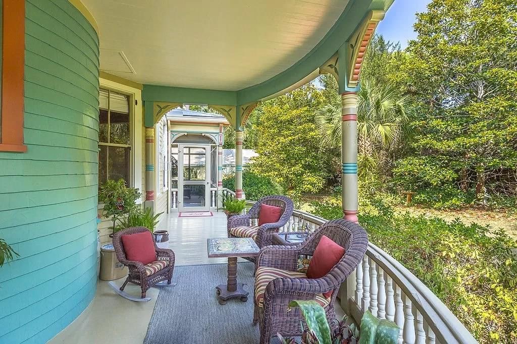 1728825895_606_1895-Victorian-For-Sale-In-Apalachicola-Florida-8212-Captivating-Houses.jpeg