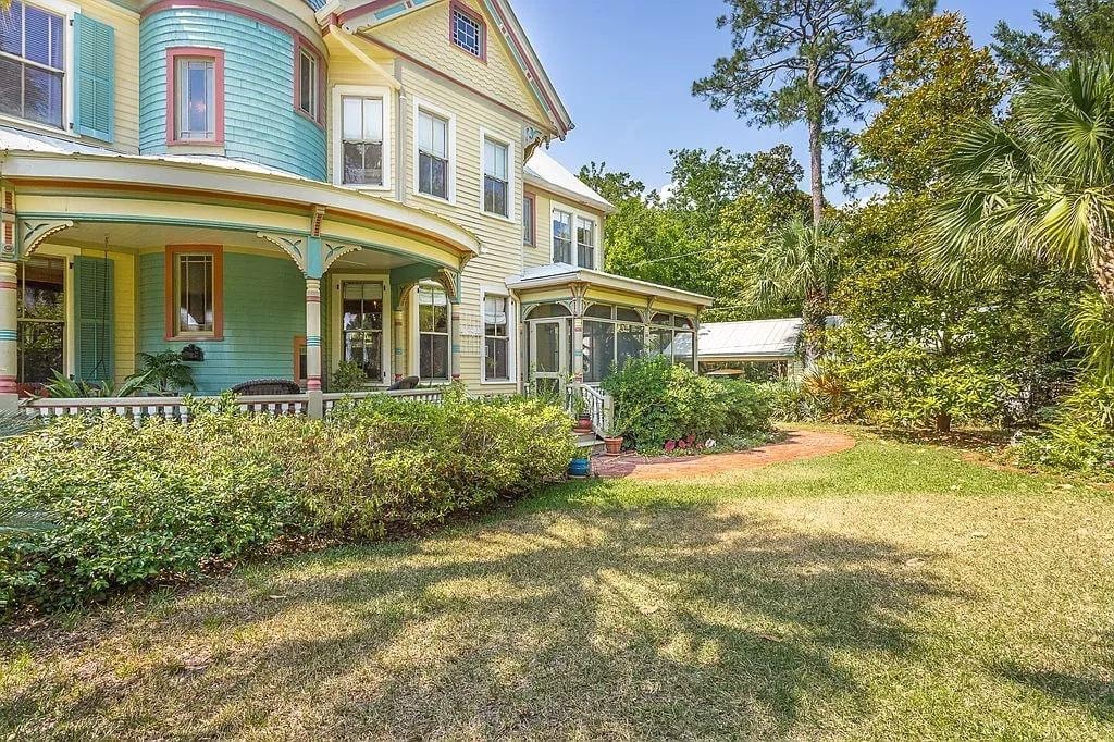 1728825897_356_1895-Victorian-For-Sale-In-Apalachicola-Florida-8212-Captivating-Houses.jpeg