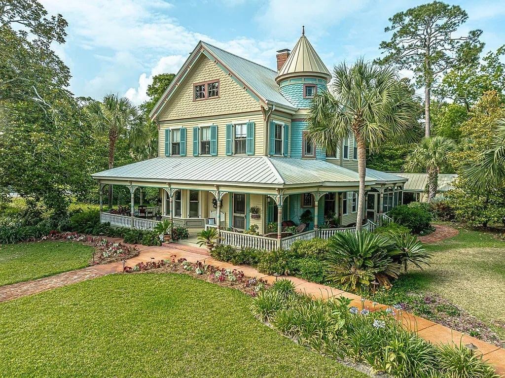 1728825901_789_1895-Victorian-For-Sale-In-Apalachicola-Florida-8212-Captivating-Houses.jpeg