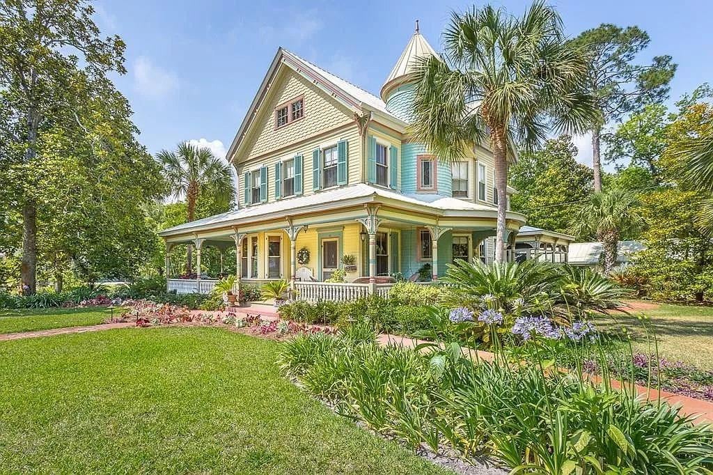 1728825902_528_1895-Victorian-For-Sale-In-Apalachicola-Florida-8212-Captivating-Houses.jpeg