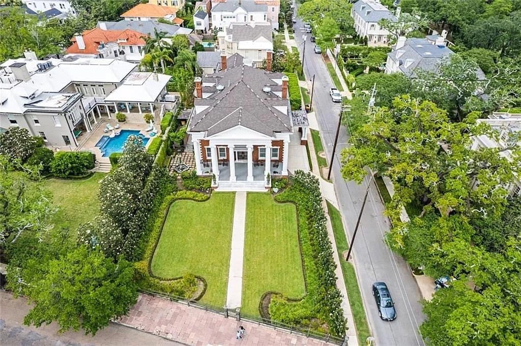 1728839326_11_1903-Neoclassical-In-New-Orleans-Louisiana-8212-Captivating-Houses.jpeg