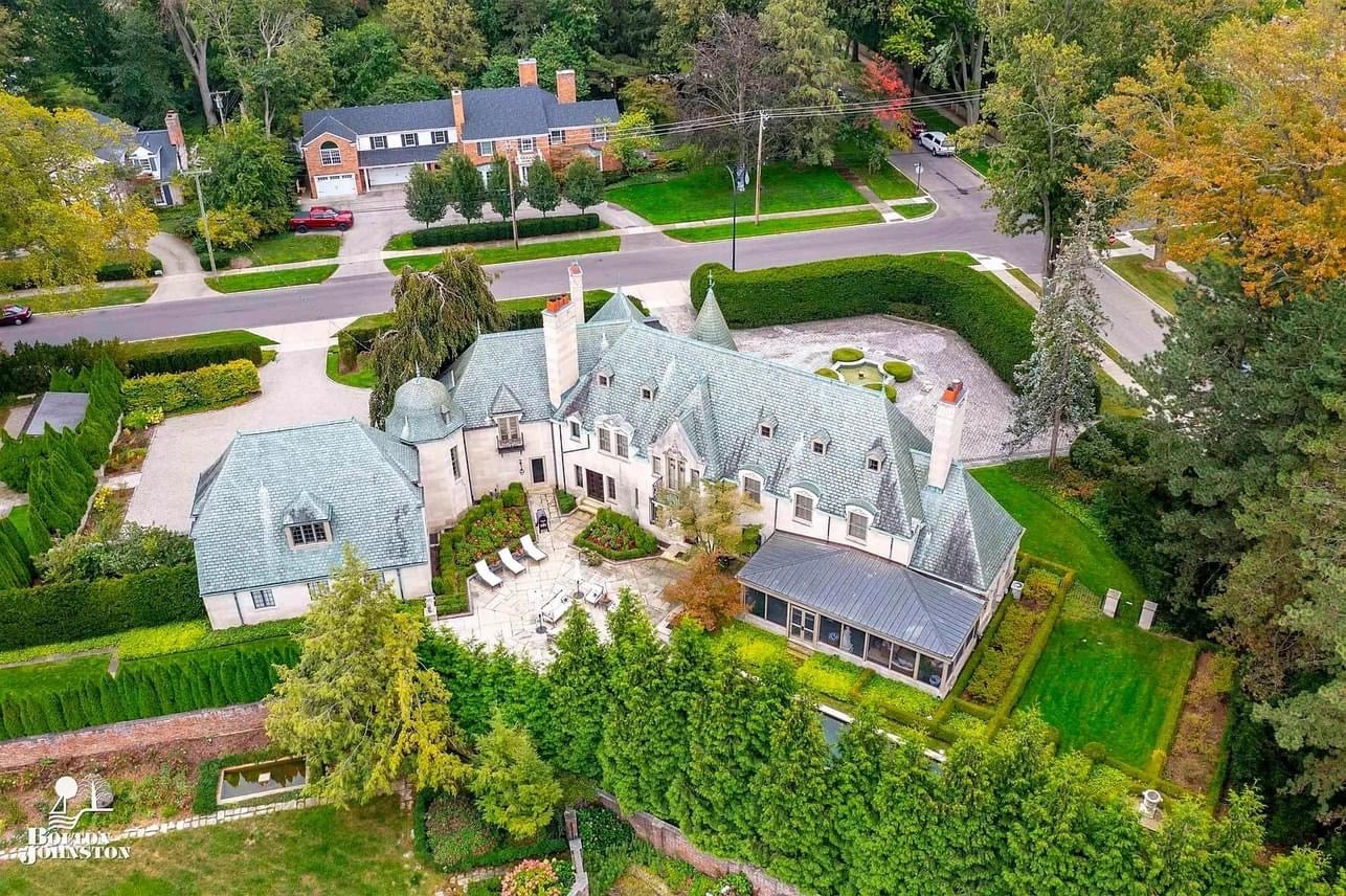 1728839949_252_1928-Mansion-For-Sale-In-Grosse-Pointe-Farms-Michigan-8212.jpeg