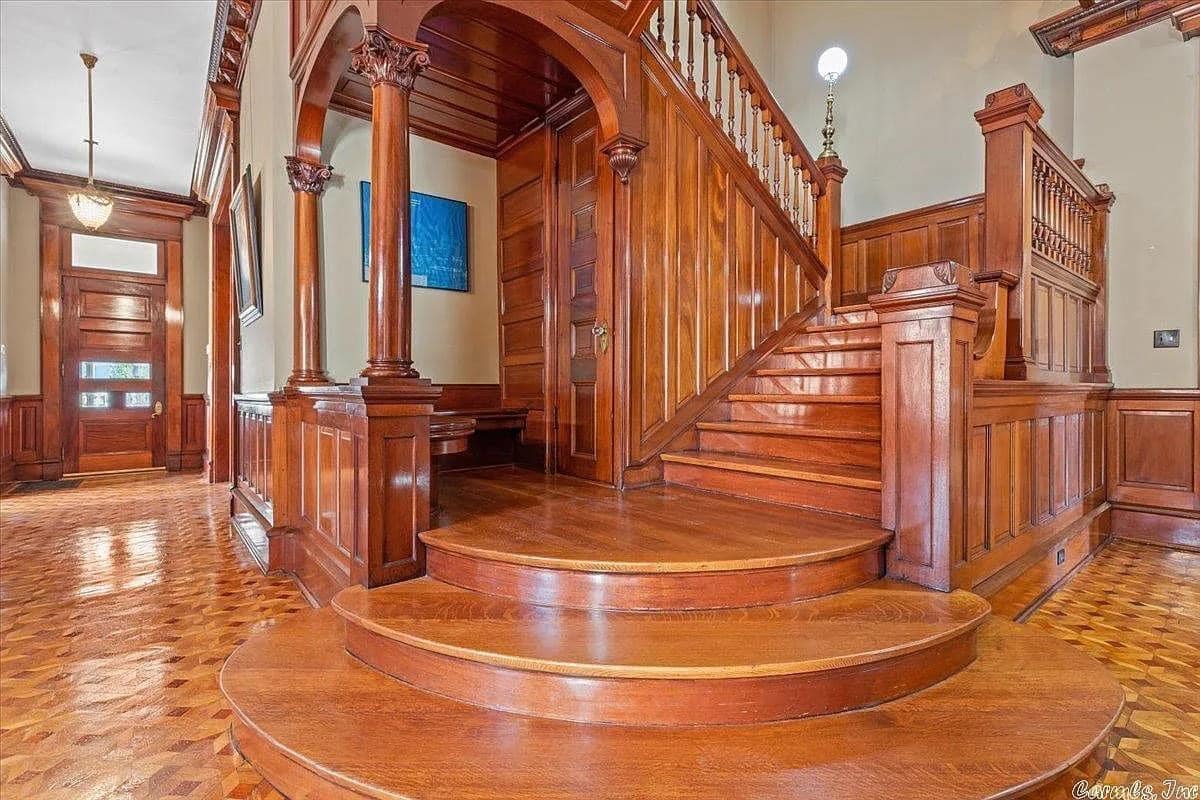 1728841733_600_1900-Mansion-In-Little-Rock-Arkansas-8212-Captivating-Houses.jpeg