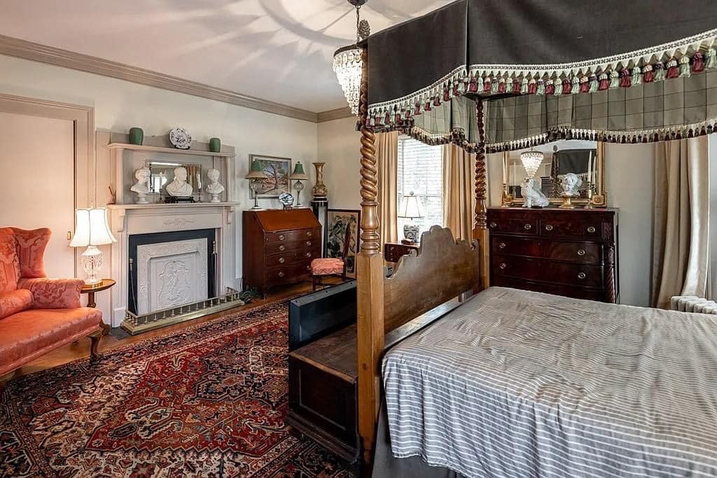 1728929472_205_1903-Historic-House-In-South-Boston-Virginia-8212-Captivating-Houses.jpeg