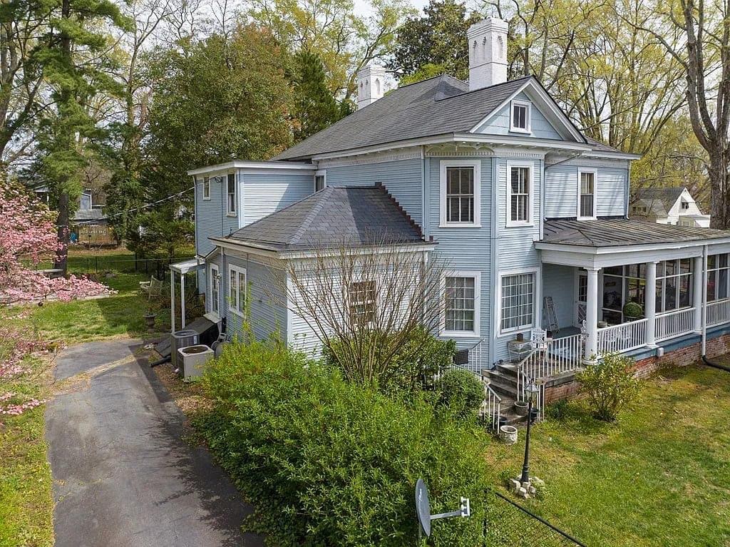 1728929476_193_1903-Historic-House-In-South-Boston-Virginia-8212-Captivating-Houses.jpeg